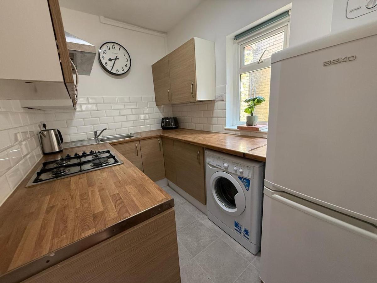 Lovely 4 Bedroom House In Southfields Near Wimbledon Apartment